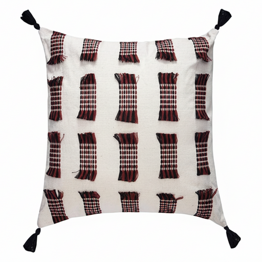 Decorative pillow with plaid pattern and tassels 